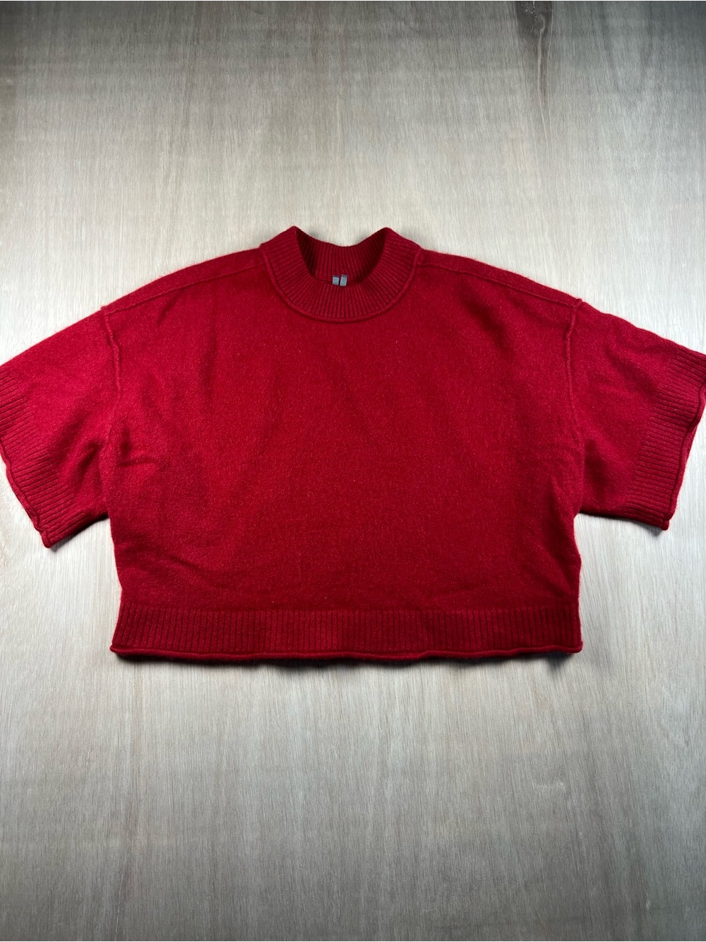 Anthropologie Vibrant Red Cropped Short-Sleeve Sweatshirt cropped. 100% cashmere